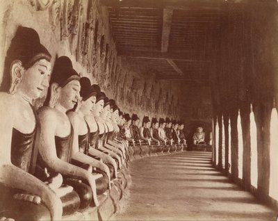 实皆神庙中的四十九个高塔玛 作者 菲利斯·比托（Felice Beato）