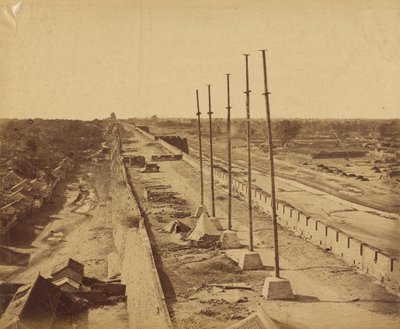 1860年8月21日由英法联军占领的安天门（Antin Gate）的墙顶 作者 菲利斯·比托（Felice Beato）
