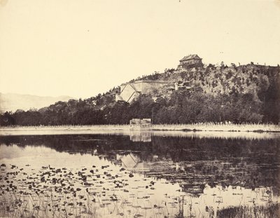 1860年10月18日，北京，从湖上取下来的圆明园圆明园 作者 菲利斯·比托（Felice Beato）