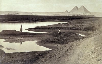 吉萨金字塔，约 1880 年（黑白照片） 作者 菲利克斯邦菲尔斯