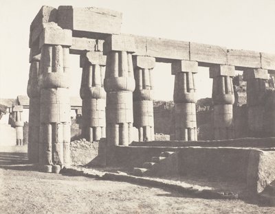 Louksor Thèbes，《后部建筑--平行画廊》，1851-52年，1853-54年印刷。 作者 费利克斯·泰纳德