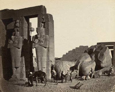 在拉美西斯的堕落雕像，底比斯，1857年。 作者 弗朗西斯·弗里斯