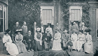 1909年7月在沃特福德的格罗夫，克拉伦登勋爵的住所举行的皇家家庭聚会 1911年 作者 弗雷德里克·唐纳和儿子