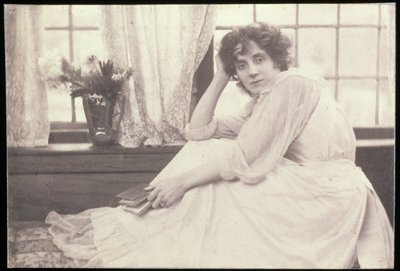 Beatrice Stella Tanner（1865-1940）的肖像照片Patrick Campbell夫人，Frederick Hollyer（1837-1933） 作者 弗雷德里克·霍利尔