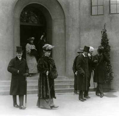 1924年伦敦动物园水族馆的乔治五世国王和玛丽女王 作者 弗雷德里克·威廉·邦德