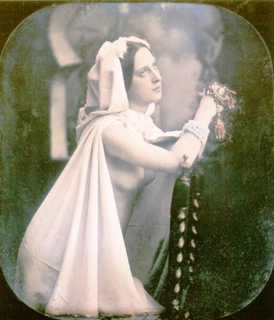 一个女人跪在椅子上祈祷，1850年（手工立体daguerreotype） 作者 French Photographer