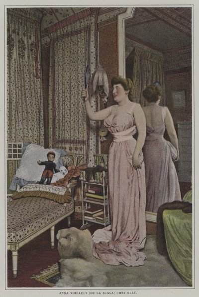 Anna Thibault, French singer at La Scala, Paris, at home (colour photo) 作者 法国摄影师