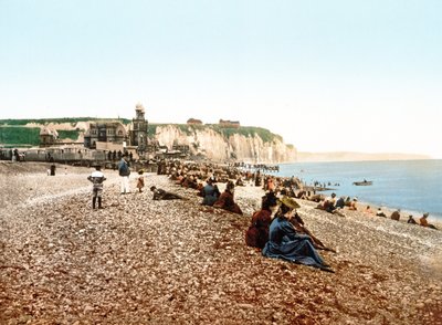 海滩和白色峭壁在迪耶普，1890-1900 作者 法国摄影师
