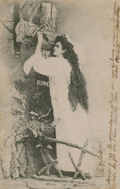 Crois Espere Aime（相信希望之恋）。 1913年寄出的明信片。右边的手铐是家庭成员之间的私人信息。 作者 法国摄影师