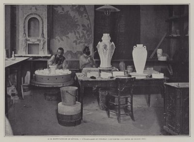 Enamelling by brush at the Sevres porcelain factory, France (b/w photo) 作者 法国摄影师