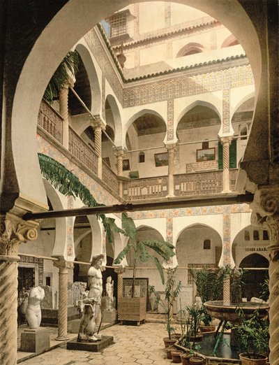 入口大厅，古物博物馆，阿尔及尔，酒吧。 c.1900 作者 法国摄影师