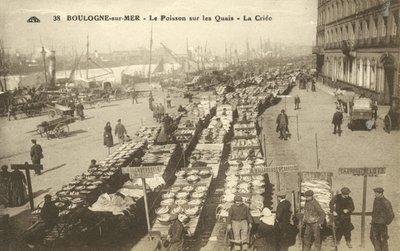 码头上的鱼，滨海布洛涅（Boulogne-sur-Mer）（黑白照片）。 作者 法国摄影师