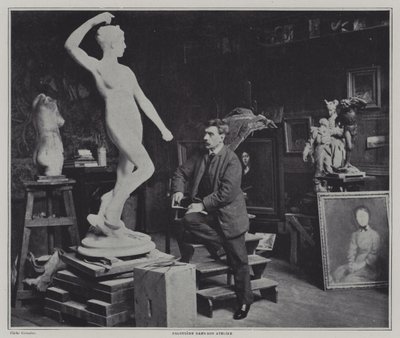 法国画家和雕塑家Alexandre Falguiere在他的工作室（黑白照片）。 作者 法国摄影师
