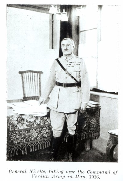 罗伯特·尼弗尔将军（1856-1924）1916年5月在凡尔登接管陆军司令部（bw photo） 作者 法国摄影师