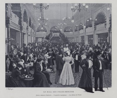 在一段间隔期间，巴黎的音乐厅 (Hall of the Folies Bergere)（黑白照片） 作者 法国摄影师