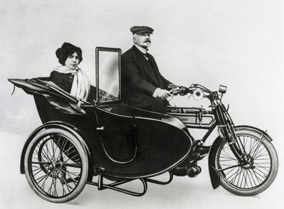 Jouve＆Co。侧车，1914年 作者 法国摄影师