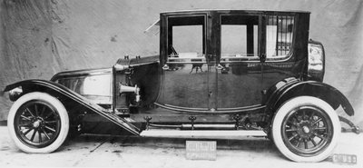 服务员汽车，1913年 作者 法国摄影师