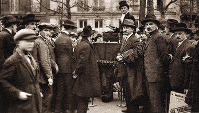 Les petits metiers de Paris: le camelot du boulevard. 作者 法国摄影师