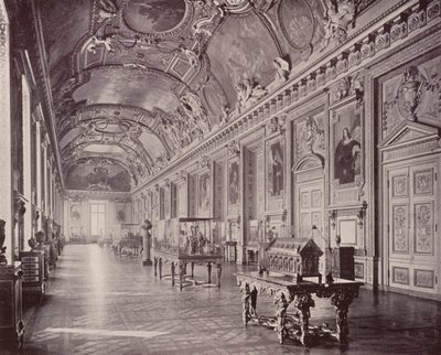 Paris: Gallery of Apollo, Louvre Museum, looking South (b/w photo) 作者 法国摄影师
