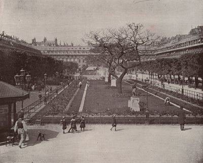 Paris: Garden of the Palais Royal (b/w photo) 作者 法国摄影师
