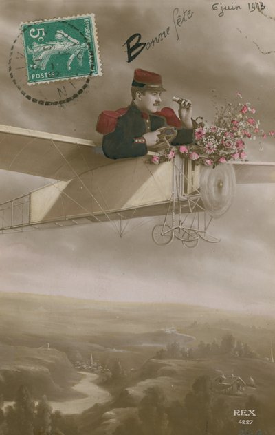 送花的飞行员的明信片，于1913年6月6日发送（手工彩色照片） 作者 法国摄影师