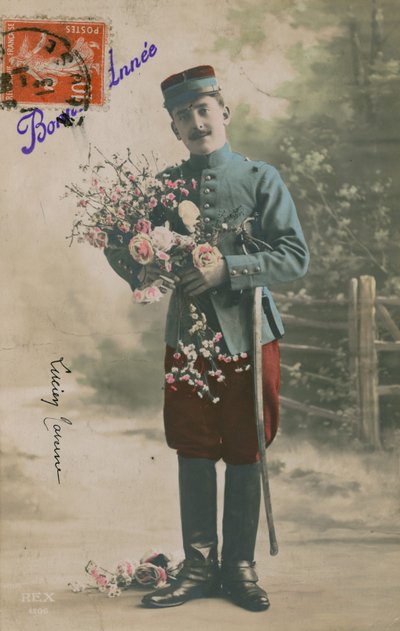 运载一束花的战士，新年明信片，1913年 作者 法国摄影师