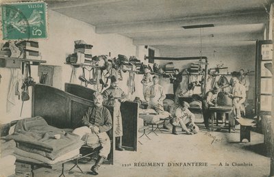 法国第121步兵团的士兵在他们的军营里。明信片于1913年寄出。 作者 法国摄影师