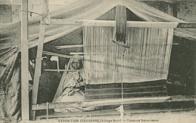 Weaving girl (b/w photo) 作者 法国摄影师