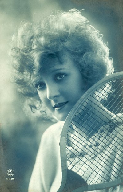 Woman with a tennis racquet (b/w photo) 作者 法国摄影师