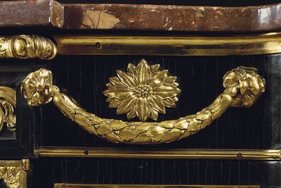 路易十五后期的马桶，约1763-70年（ormolu安装的日本漆木和黑檀木） 作者 法语学校