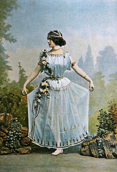 Cleo de Merode，来自杂志《Le Theatre》的插图，1898年12月（摄影版）。 作者 法语学校