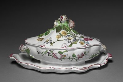 带盖支架的带盖酱汁汤锅，制造商Veuve Perrin工厂，约1765年 作者 法语学校