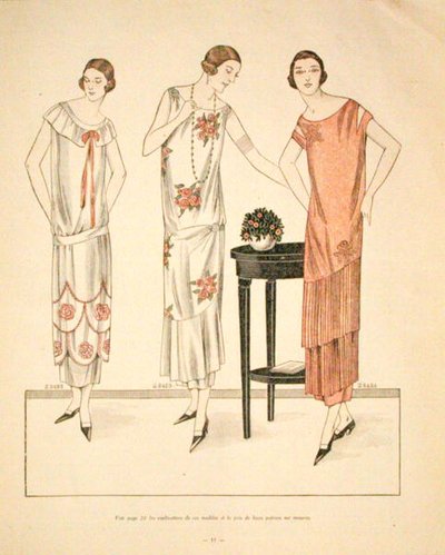妇女的连衣裙，来自 "La Veritable Mode Francaise de Paris"。 作者 法语学校