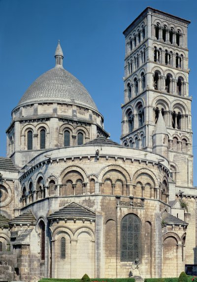与absidial教堂和钟楼的chevet的外部视图，建立c.1125-1135 作者 法语学校