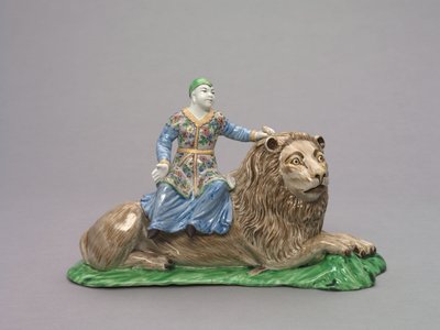坐在狮子上的雕像，约1750年（软瓷，搪瓷装饰） 作者 法语学校