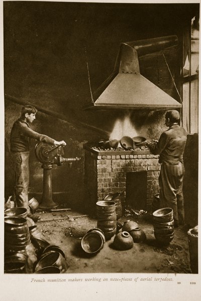 1914年至1919年，法国弹药制造商致力于研究空中鱼雷的鼻子 作者 法语学校