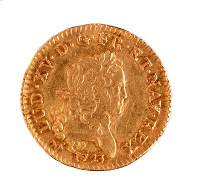 金色法国路易，国王路易十五（1715-1774）统治时期 1723 直径2,3厘米 那不勒斯，考古博物馆 作者 法语学校
