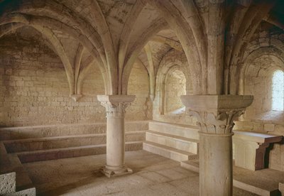 西多会修道院的章房的内部，建于1146年 作者 法语学校