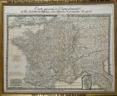 法兰西帝国（第一帝国）地图，由圣德尼荣誉军团帝国之家的学生刺绣。1809 年的刺绣图。艾克斯岛，拿破仑博物馆 作者 法语学校