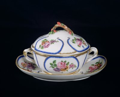 Sevres碗和盘子，1764（瓷器） 作者 法语学校