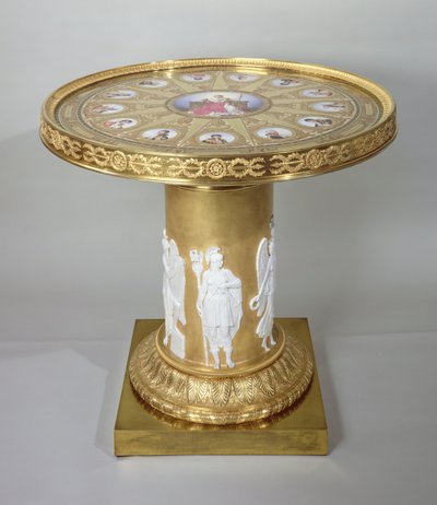 Austerlitz表，镶嵌Sevres牌匾纪念拿破仑在Austerlitz，1808-10（金和瓷）的胜利（另见150427） 作者 French School