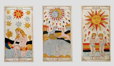 三张塔罗牌，描绘了星星，月亮和太阳（彩色木版画） 作者 法语学校