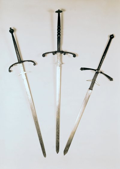 三把双手剑，1570（金属） 作者 法语学校