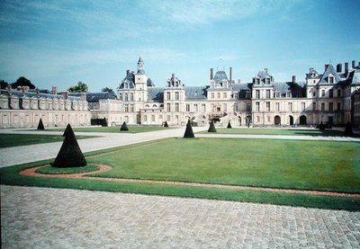 Cour du Cheval Blanc与马蹄形楼梯的视图 作者 法语学校