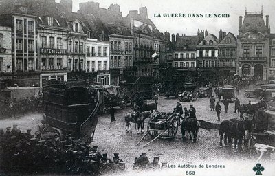 北方战争：1915年白求恩主要广场上的英国远征军伦敦公共汽车（photolitho） 作者 法语学校