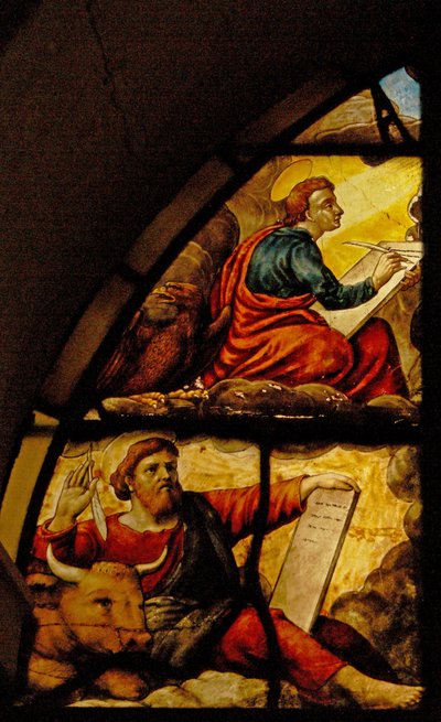 Window Charnier-2描绘了具有主持奇迹的福音传教士：St Luke和St John 作者 法语学校