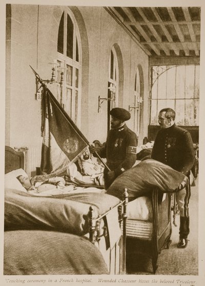 受伤的Chasseur亲吻了心爱的三色，1914-19 作者 法语学校