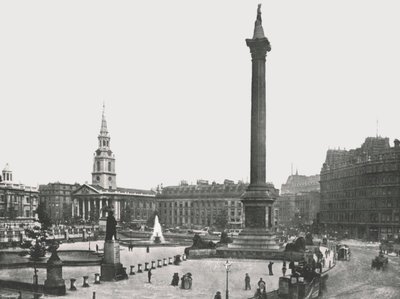 伦敦特拉法加广场（Trafalgar Square），1895年。 作者 弗里斯公司