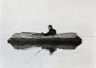 1911年，1913年，坎贝尔在皮划艇中漂浮 作者 G.默里·列维克
