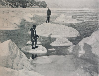 坎贝尔和普里斯特利在煎饼冰上漂浮，1912年，1913年 作者 G.默里·列维克